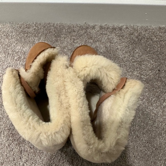 Uggs - Cozy Tan Shearling-Lined Boots - Picture 6 of 8